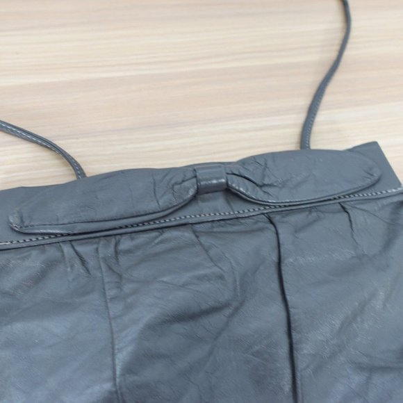VINTAGE 90s Black Leather Crossbody Shoulder Bow Bag Evening Clutch Purse Medium - Picture 5 of 13
